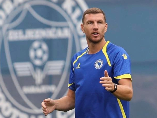 Džeko čestitao Dan državnosti BiH: Neka nam živiš vječno, prkosna i ponosna