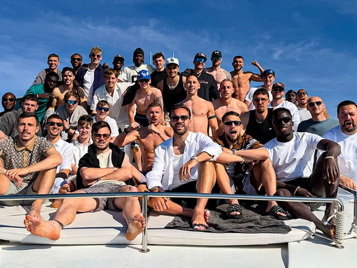 Džeko i ekipa slave, Karius u ulozi DJ-a