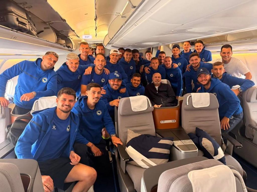 Džeko iz aviona: "I am from Bosnia, take me to America"