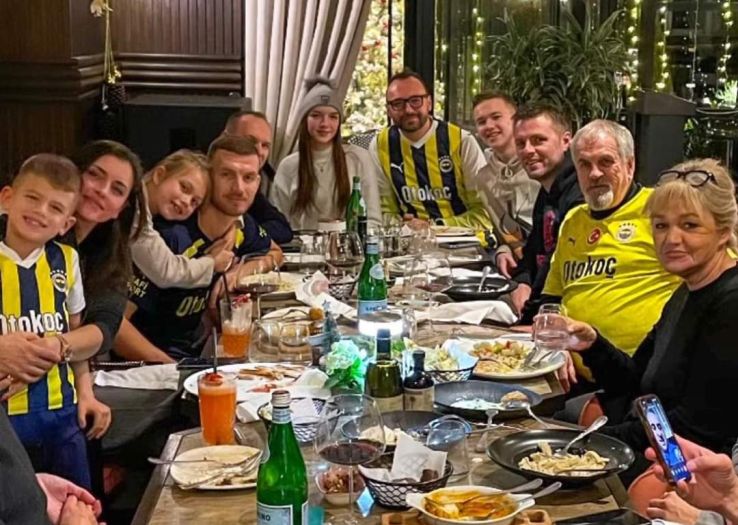 Džeko na ručku s porodicom: Objavom oduševio navijače