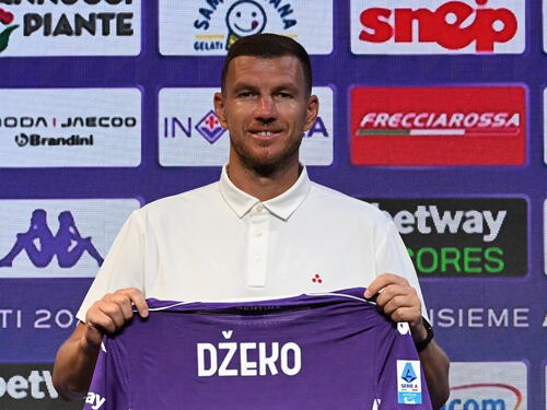 Džeko odgovarao na pitanja novinara: Tim je na prvom mjestu!