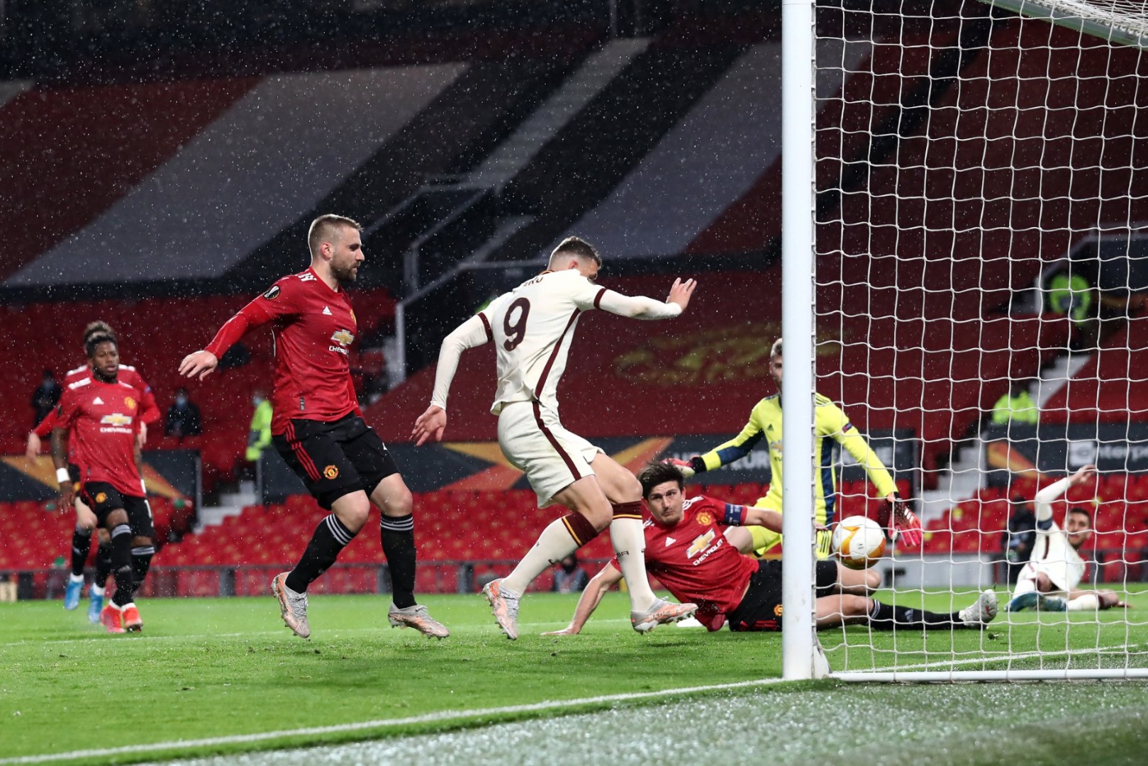 Džeko pogodio za potpuni preokret Rome na Old Traffordu   
