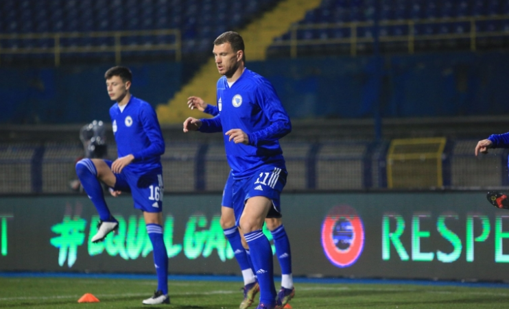 Džeko poslao poruku Manijacima