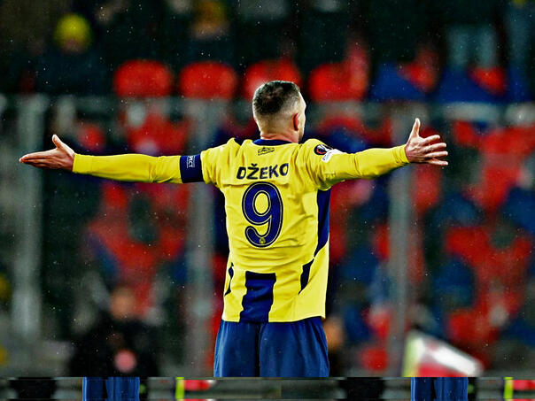Džeko postigao fantastičan gol za Fener u gradskom derbiju