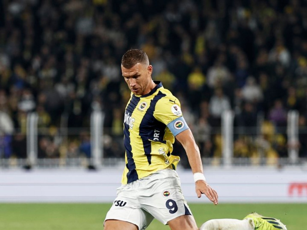 Džeko sa Fenerom u Belgiji