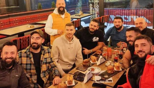 Džeko stigao u BiH, uživa na Bjelašnici