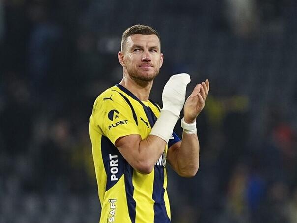 Džeko u subotu igra posljednju utakmicu za Fener, stigle mu dvije ponude!
