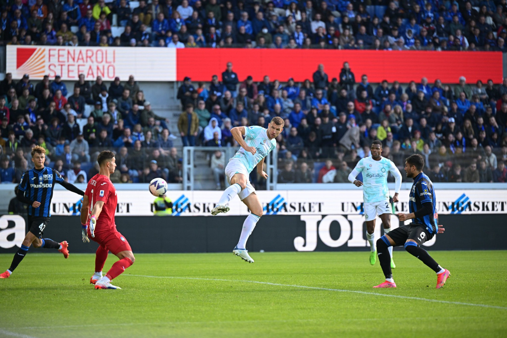 Džeko u timu kola talijanske Serie A!