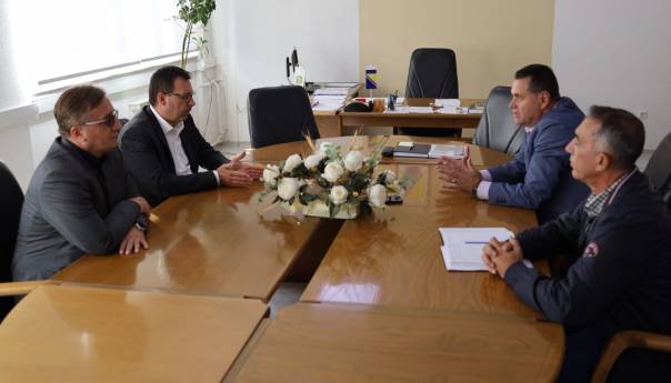 Džindić u Banovićima podržao gradnju solarne elektrane na rudničkoj površini