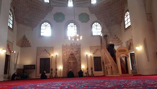 Džuma-namaz u Sarajevu danas će se klanjati u tri termina