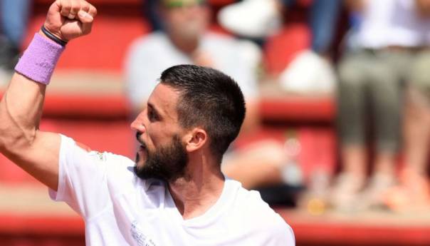 Džumhur odličnom igrom do osmine finala