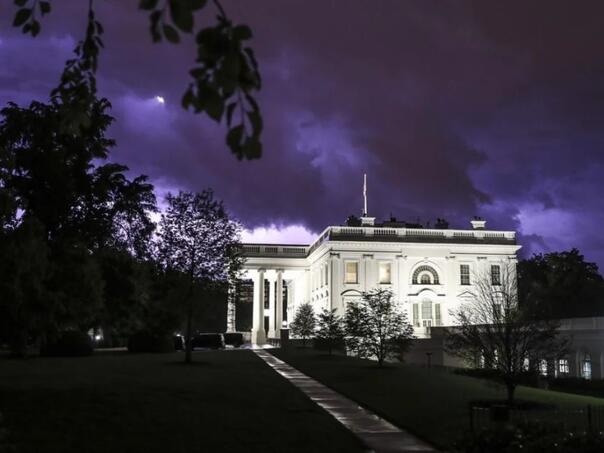 Economist: Amerika je možda tek par sedmica udaljena od šokantnog udara