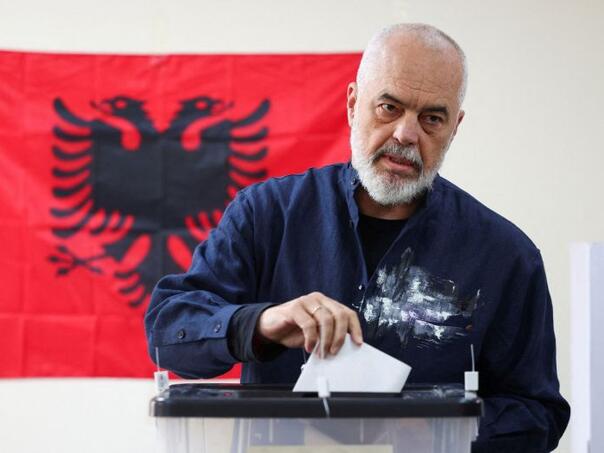 Edi Rama o skandaloznoj izjavi: "Nećemo histerisati kad god se u Beogradu pojavi neki luđak"