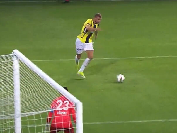 Edin Džeko majstorski pogodio za Fenerbahče!
