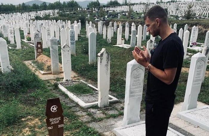 Edin Džeko posjetio mezar svog prvog trenera Jusufa Šehovića