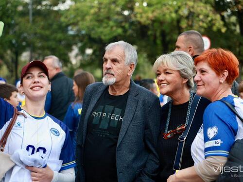 Edin se oprostio, ali Džeke su tu: Otac Midhat i majka Belma stigli u Zenicu
