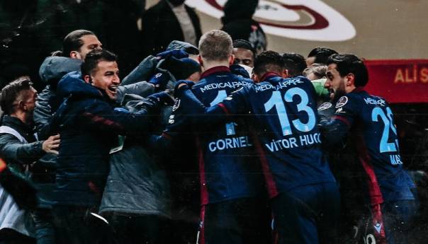 Edin Višća golčinom u 90. minuti srušio Galatasaray