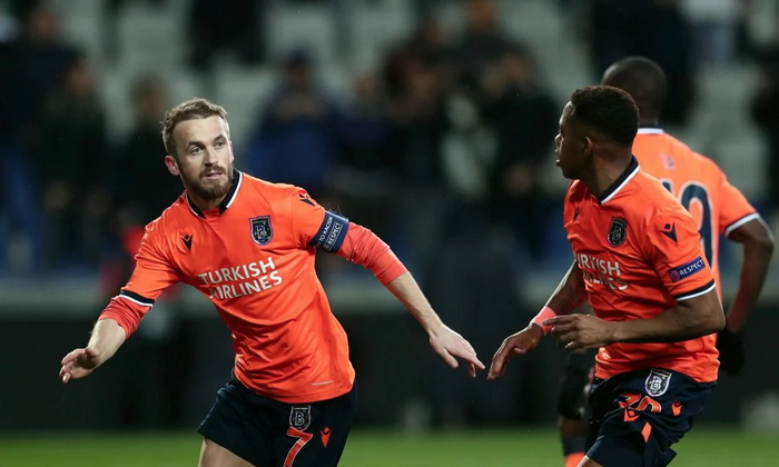 Edin Višća zabio za kraj čarobne sezone