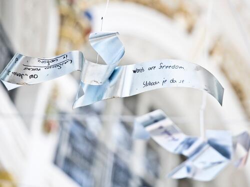 Edina Selesković otvorila izložbu 'Think Freedom': Ptice slobode lete nad Daytonom