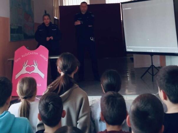 Edukativna radionica u Stocu povodom Dana ružičastih majica