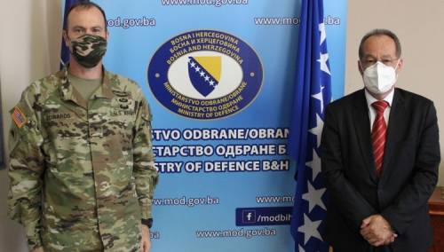 Edwards čestitao Podžiću na poduzetim mjerama zaštite od COVID-19 u MO i OSBiH