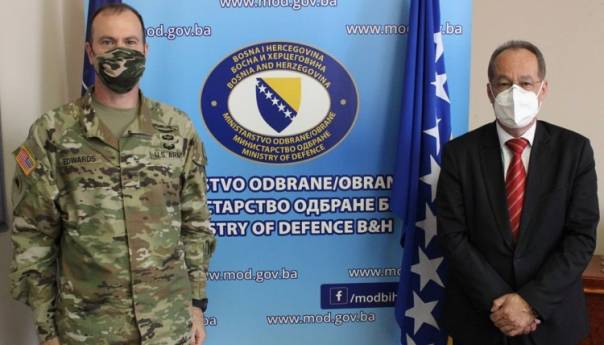 Edwards čestitao Podžiću na poduzetim mjerama zaštite od COVID-19 u MO i OSBiH