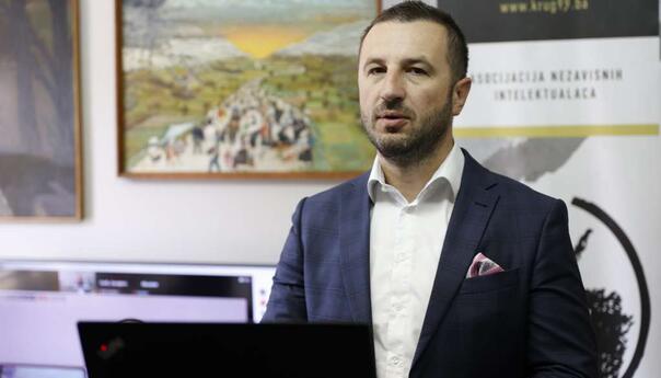 Efendić: Državni udar traje veoma dugo, nije akutan, nego hroničan