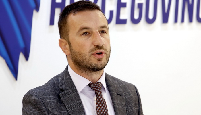 Efendić o odluci Schmidta: Nečuveno!