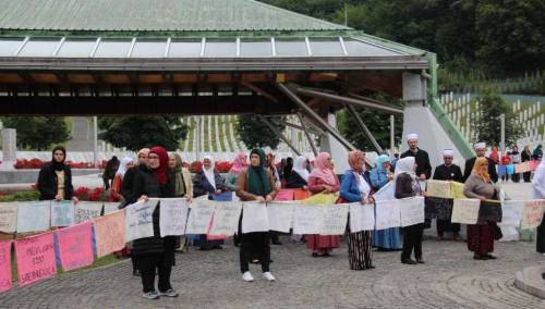 Efendić: Pogađa nas negiranje genocida, ne može se graditi suživot na neistini