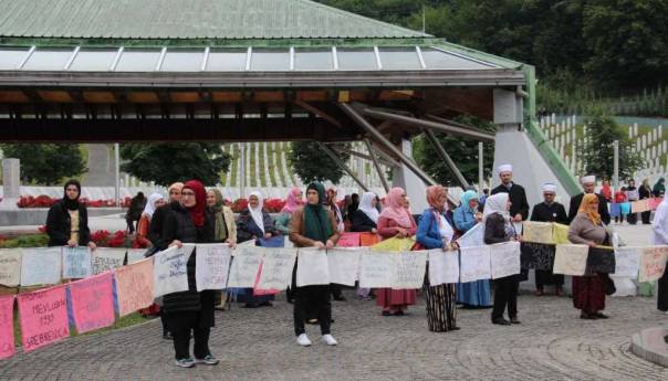 Efendić: Pogađa nas negiranje genocida, ne može se graditi suživot na neistini