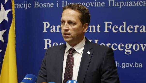 Efendić: Trojka gubi većinu i u Predstavničkom domu