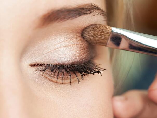 Efikasan kozmetički trik za oči koji niste znali