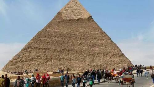 Egipat ponovo otvorio aerodrome, muzeje i piramide