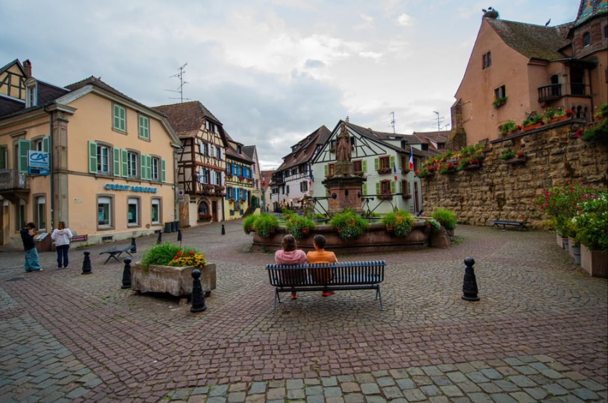 Eguisheim – biser Alsacea: Cvjetne fasade, vino i srednjovjekovni šarm