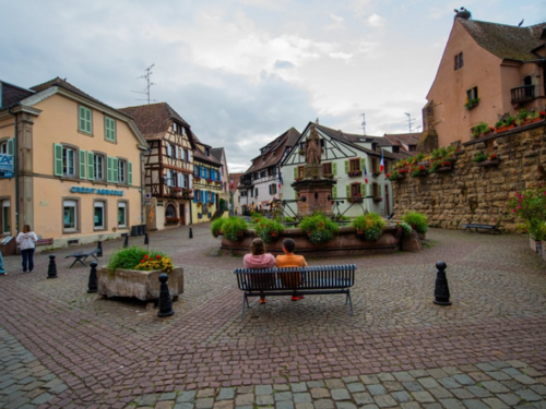 Eguisheim – biser Alsacea: Cvjetne fasade, vino i srednjovjekovni šarm