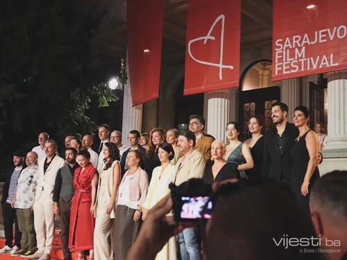 Ekipa filma 'Nakon ljeta' zvijezde prve večeri SFF-a, pogledajte atmosferu s crvenog tepiha