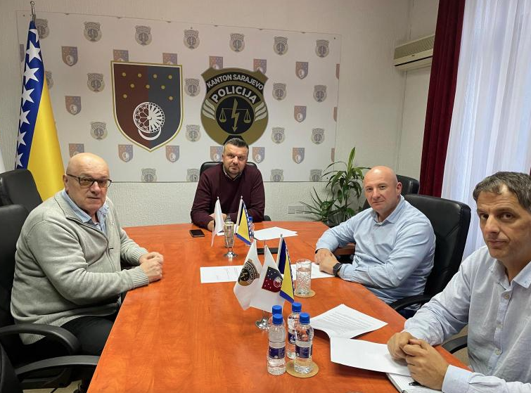Ekspertni tim predlaže formiranje pomoćnog sastava policije u KS