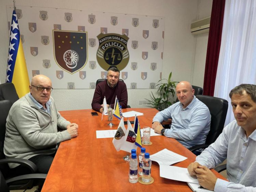 Ekspertni tim predlaže formiranje pomoćnog sastava policije u KS