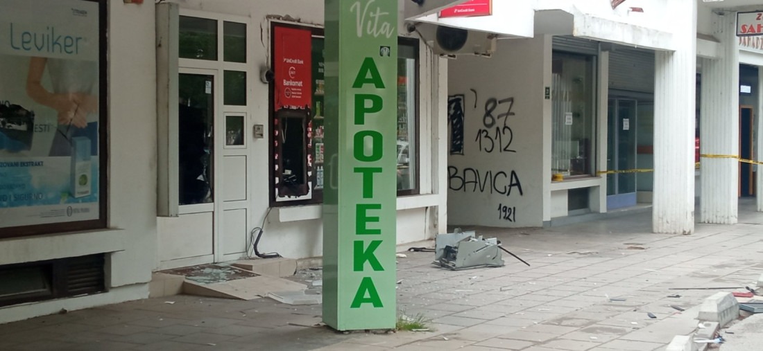 Eksplozija na Alipašinom Polju: Raznesen bankomat, oštećeni okolni objekti
