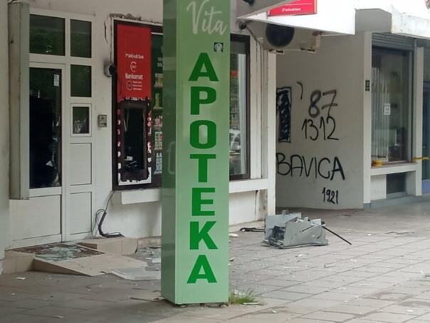 Eksplozija na Alipašinom Polju: Raznesen bankomat, oštećeni okolni objekti