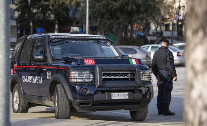Eksplozija na Kosovu, nestalo struje: Bačena bomba na zgradu Elektrokosmeta