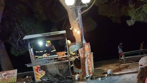 Eksplozija štanda na šetnici u Tučepima, dvoje ozlijeđenih