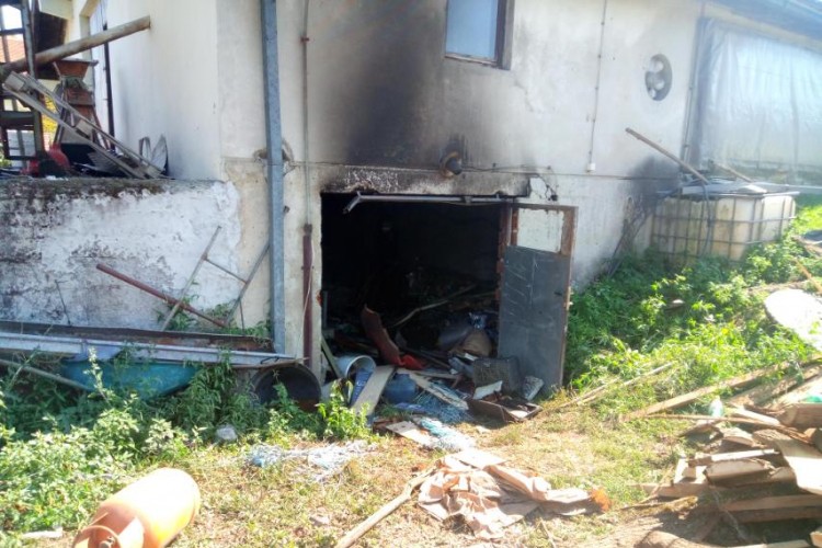 Eksplozija u Doboju: Poginuo muškarac, žena zadobila opekotine