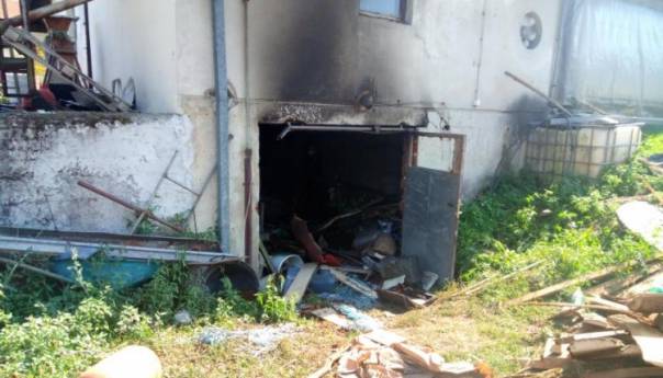 Eksplozija u Doboju: Poginuo muškarac, žena zadobila opekotine