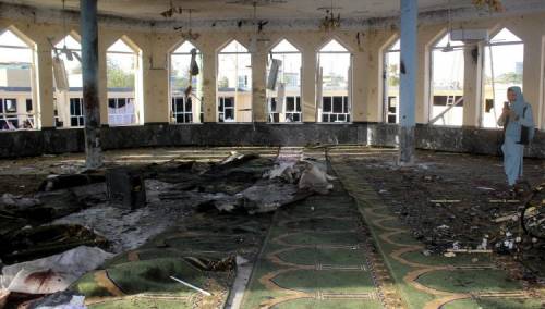 Najmanje 30 poginulih i 200 povrijeđenih u napadu na džamiju