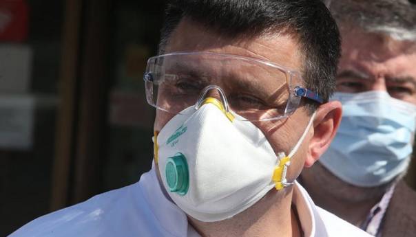 Eksplozija virusa korona, na respiratorima sve mlađi