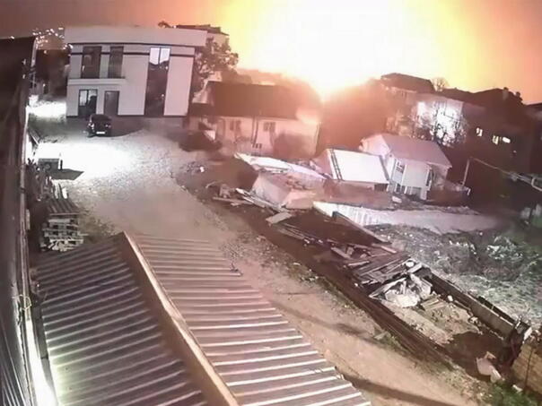 Eksplozije i požar u naftnom terminalu i rafineriji ruskog diva, šire se snimke