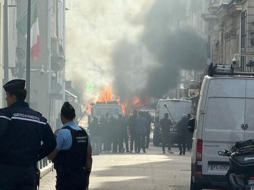 Eksplozije u Parizu: Zapaljen kombi blizu kancelarije premijera dan nakon ostavke