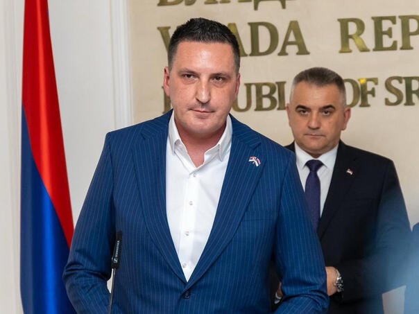 Elek proziva SNSD-ovog ministra: Jak u teoriji, slab u praksi