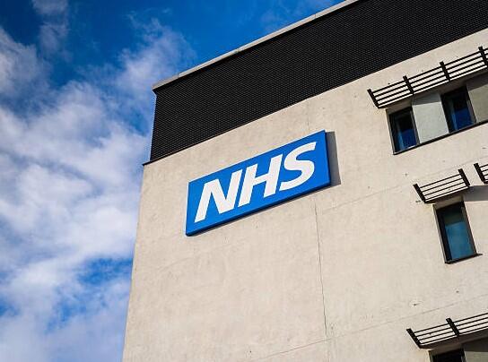 Elektronske cigarete ne izazivaju "kokičasta pluća", potvrdila britanska zdravstvena služba